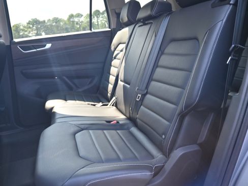 Used 2024 Volkswagen Atlas SEL image 29