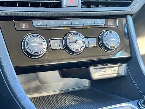 Used 2024 Volkswagen Jetta SE image 23