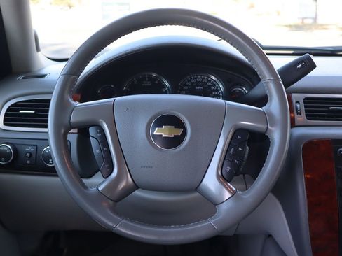 Used 2013 Chevrolet Suburban LT image 18