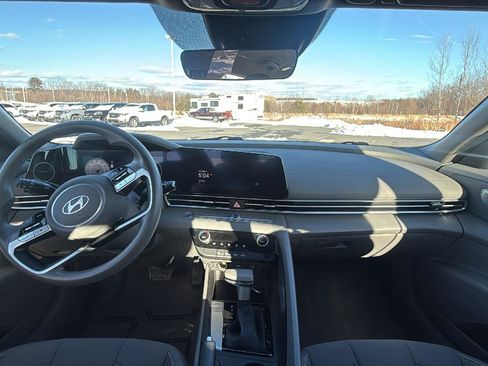 Used 2024 Hyundai Elantra SEL image 25
