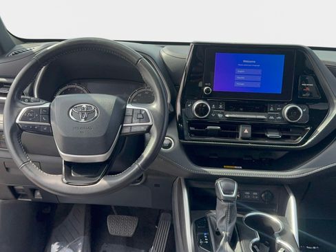 Certified 2024 Toyota Highlander XSE AWD/4WD image 12