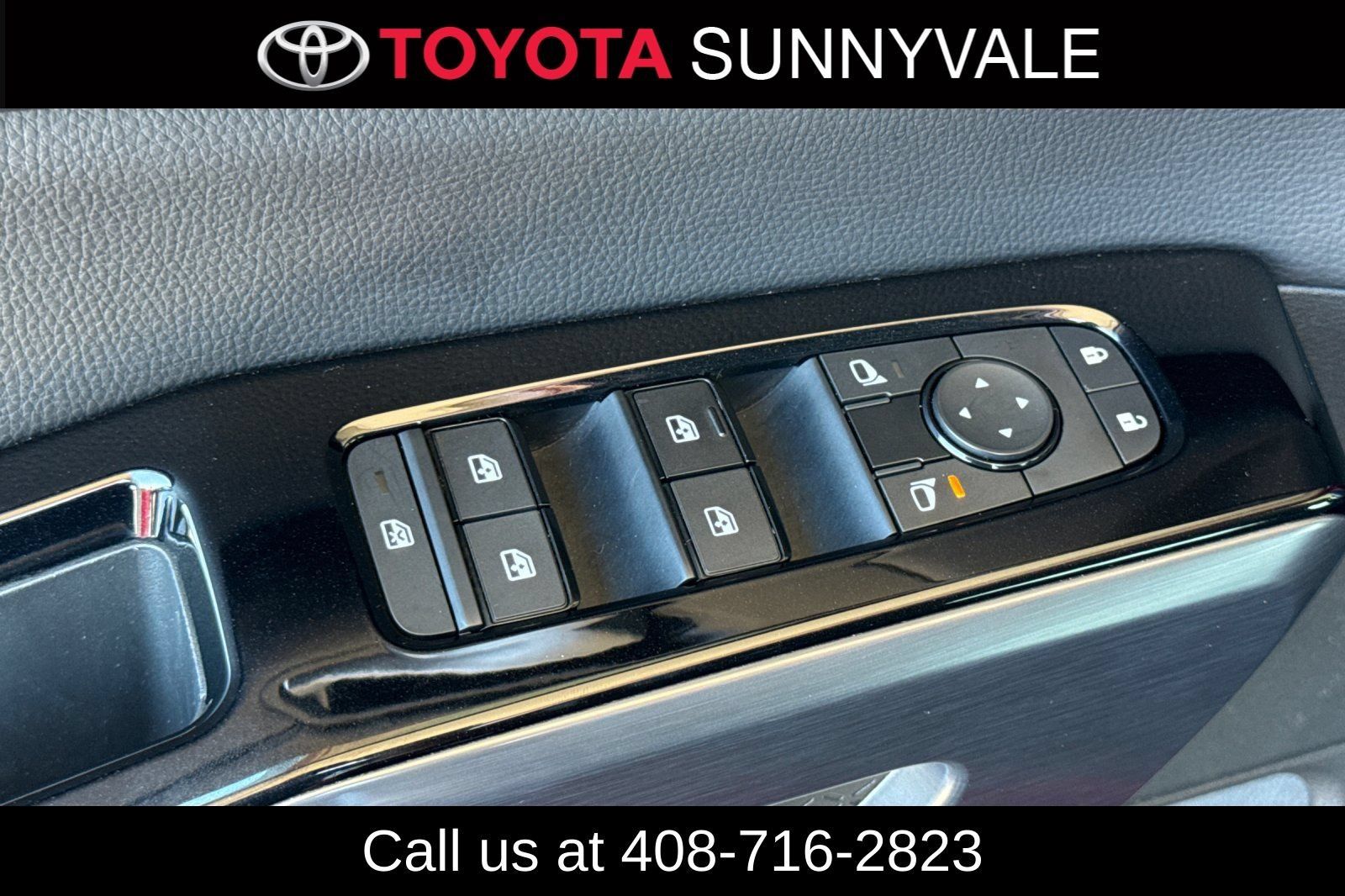 Used 2024 Nissan Pathfinder SL FWD image 17