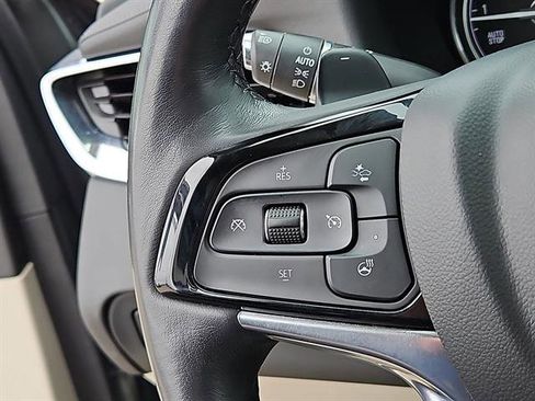 Used 2024 Buick Enclave Essence image 18