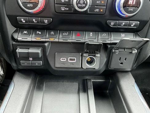 Used 2019 GMC Sierra 1500 SLT w/ SLT Premium Plus Package image 28