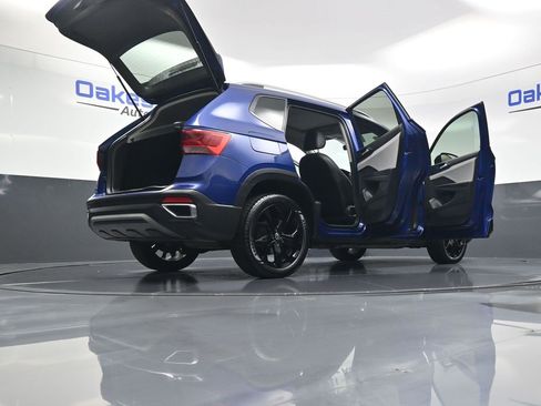 Used 2022 Volkswagen Taos SE image 60