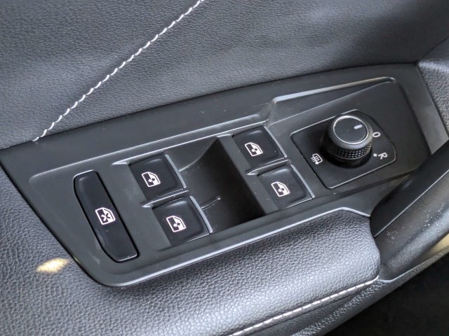 Used 2024 Volkswagen Tiguan SE R-Line FWD image 25