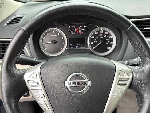 Used 2015 Nissan Sentra SV FWD image 9
