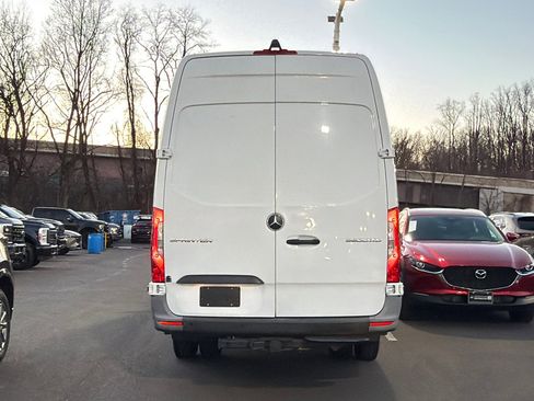 Used 2022 Mercedes-Benz Sprinter 3500 image 9