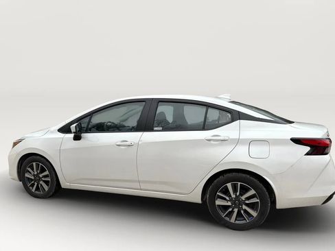 Used 2025 Nissan Versa SV image 8