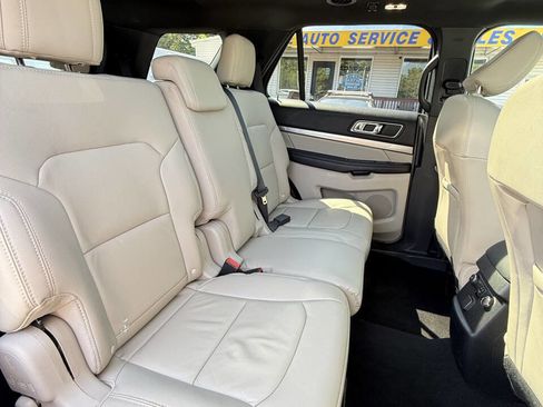 Used 2018 Ford Explorer XLT w/ Equipment Group 202A image 19