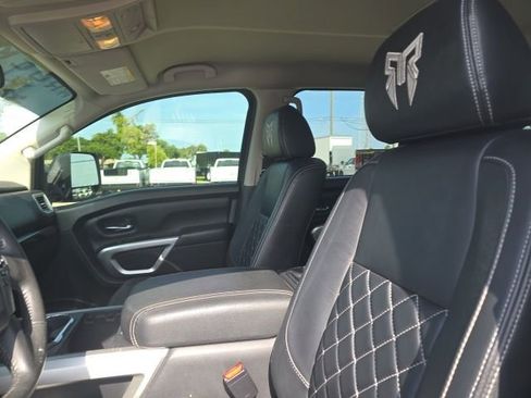 Used 2021 Nissan Titan SV w/ SV Convenience Package AWD/4WD image 8