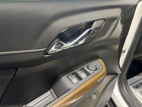 Used 2023 GMC Acadia SLE w/ Driver Convenience Package image 14