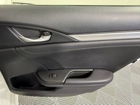 Used 2018 Honda Civic Touring image 39