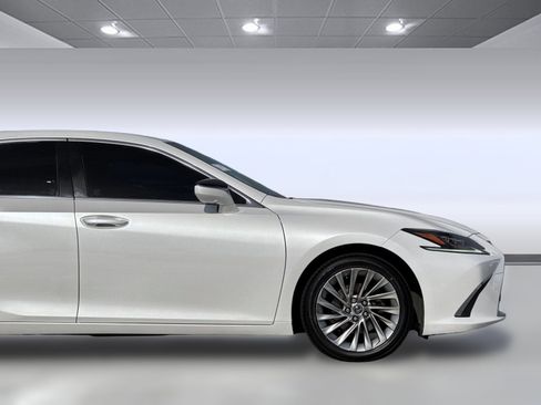 Used 2019 Lexus ES 300h image 35