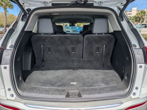 Used 2019 Buick Enclave Essence w/ LPO, Sport Appearance Package image 16