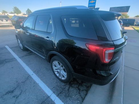 Used 2017 Ford Explorer Limited FWD image 3
