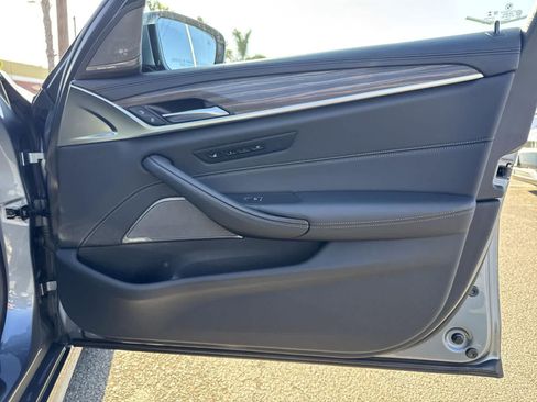 Used 2022 BMW M550i xDrive w/ Dynamic Handling Package image 38