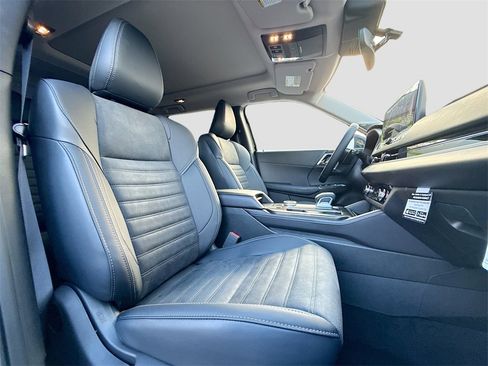 New 2025 Mitsubishi Outlander SE image 31