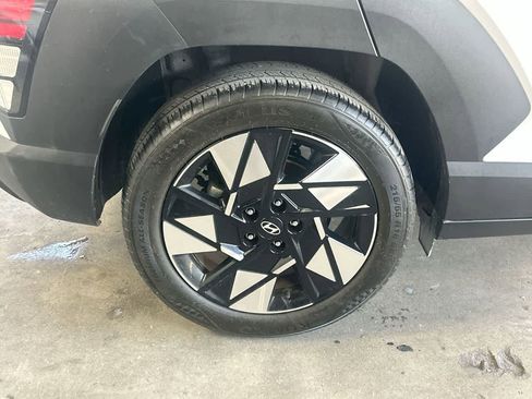 Used 2024 Hyundai Kona SEL FWD image 11