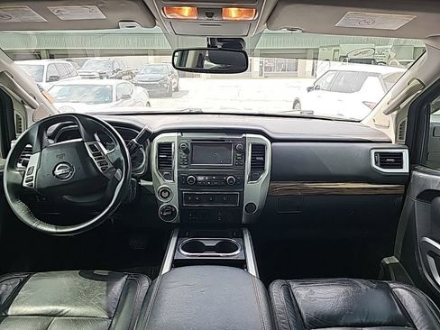 Used 2016 Nissan Titan SL image 4