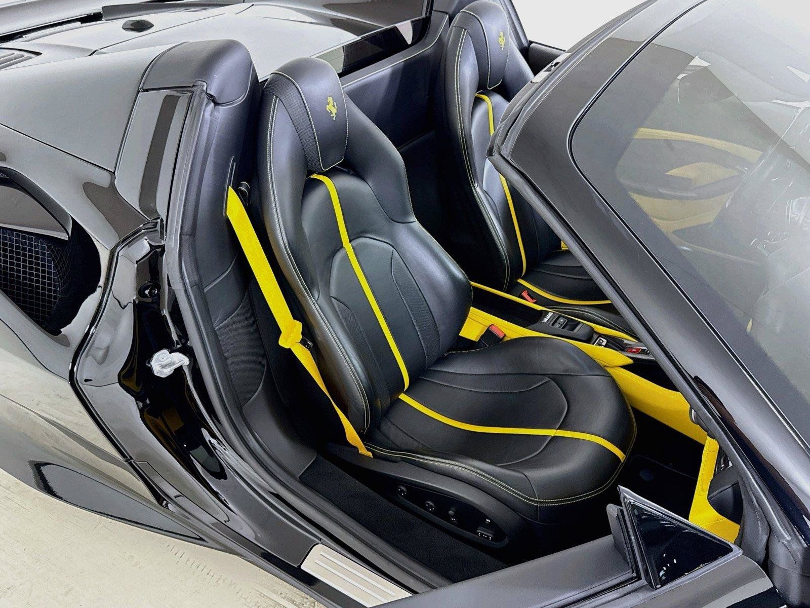Used 2021 Ferrari F8 Tributo RWD image 25