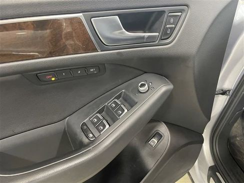 Used 2015 Audi Q5 2.0T Premium Plus w/ Technology Package image 12