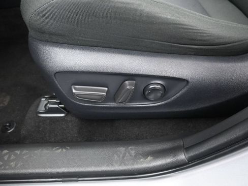 Used 2025 Toyota RAV4 XLE AWD/4WD image 22