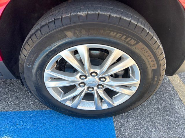Used 2023 Cadillac XT5 Luxury w/ LPO, Floor Liner Package FWD image 9