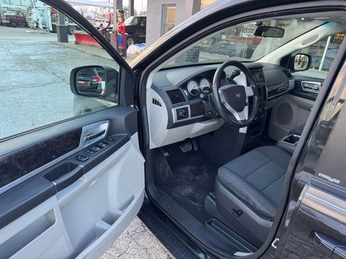 Used 2010 Dodge Grand Caravan SXT w/ Family Value Group image 9