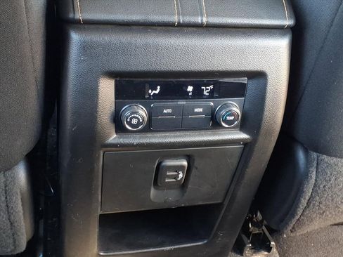 Used 2020 Chevrolet Traverse LT image 17