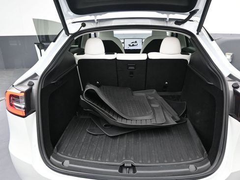 Used 2024 Tesla Model Y Long Range image 11