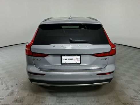 New 2026 Volvo V60 B5 Cross Country Plus w/ Protection Package Premier image 29