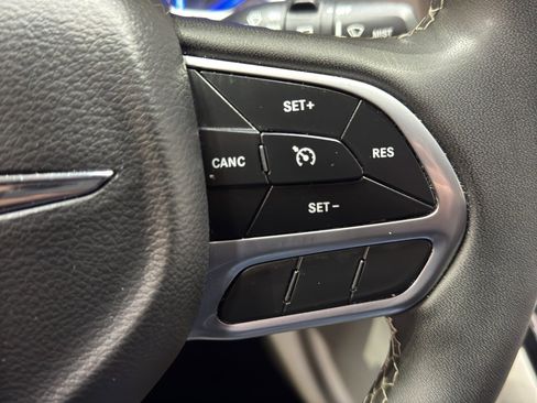 Used 2023 Chrysler Voyager LX image 27