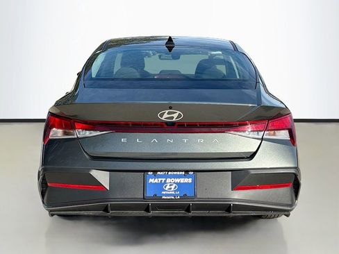 Certified 2025 Hyundai Elantra SE image 6