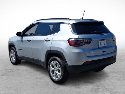 Used 2024 Jeep Compass Latitude AWD/4WD image 3