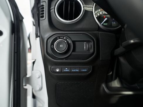 Used 2023 Jeep Wrangler Unlimited Sahara image 36