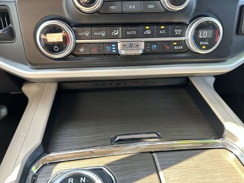 Used 2024 Ford Expedition Max Limited image 30
