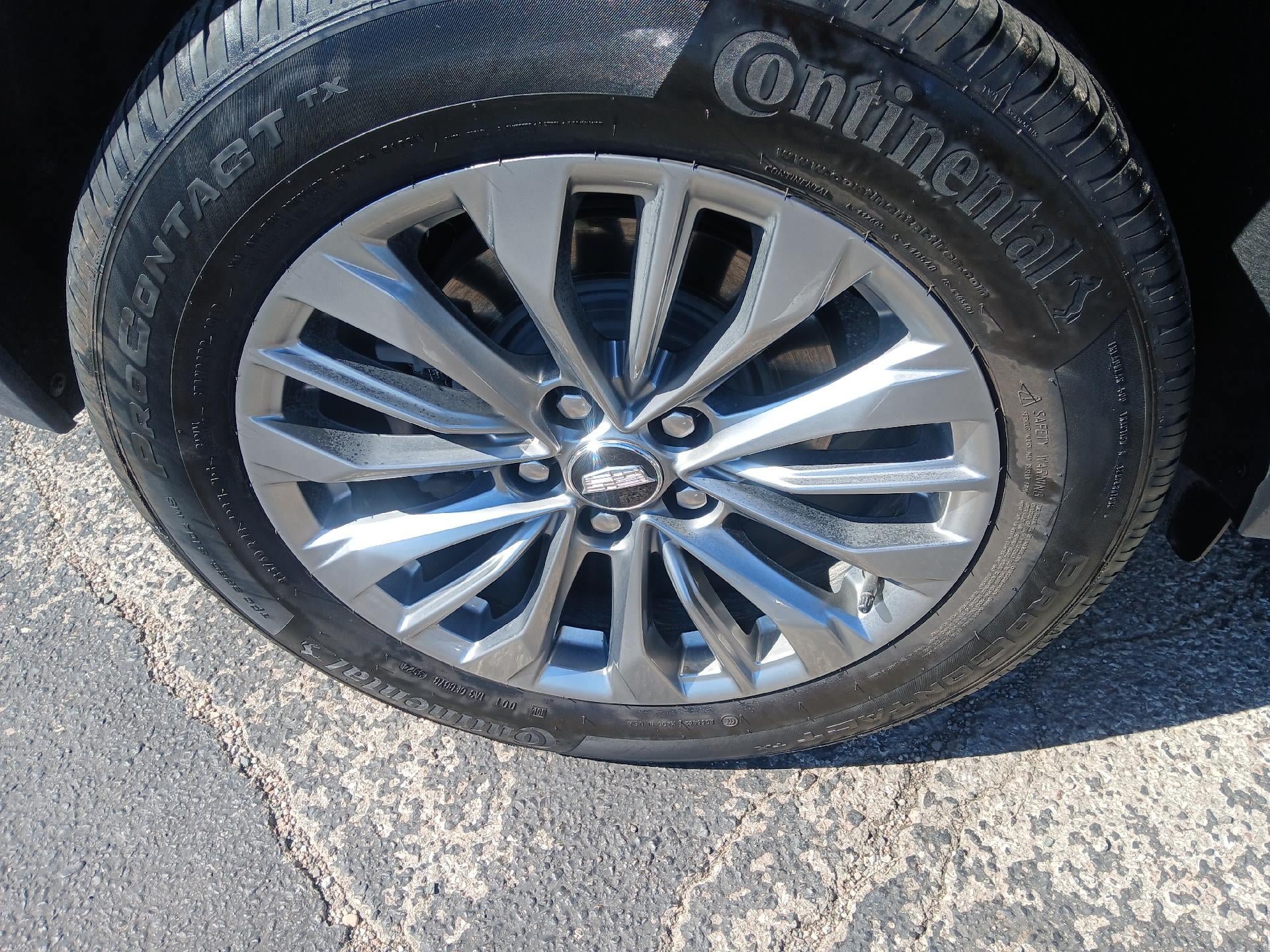 Used 2025 Cadillac XT4 Premium Luxury FWD image 8
