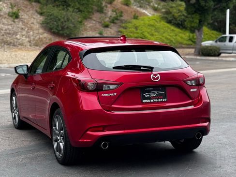 Used 2018 MAZDA MAZDA3 Grand Touring image 22