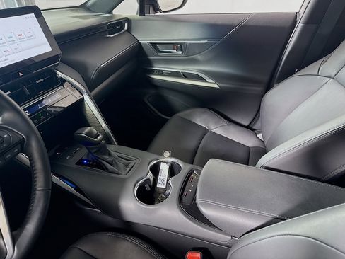 Used 2024 Toyota Venza Nightshade image 24