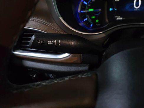 Used 2021 Chrysler Pacifica Limited w/ Uconnect Theater Family Group FWD image 27