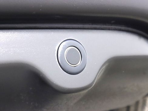 Used 2021 Nissan Rogue Sport S image 33