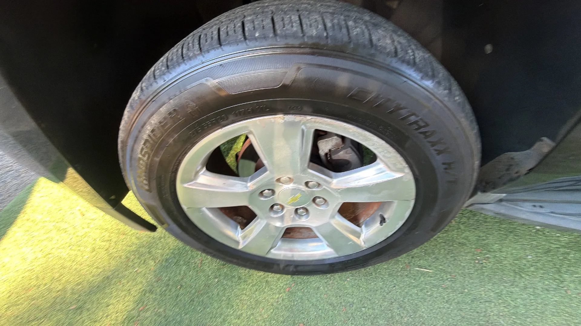 Used 2015 Chevrolet Suburban LT RWD image 38