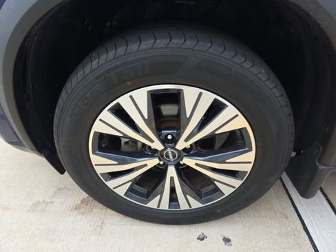 Used 2023 Nissan Rogue SV image 10