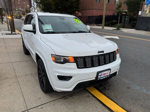 Used 2020 Jeep Grand Cherokee Altitude image 39