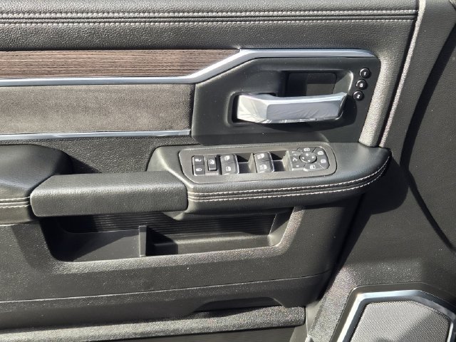 Used 2025 RAM 2500 Laramie AWD/4WD image 22