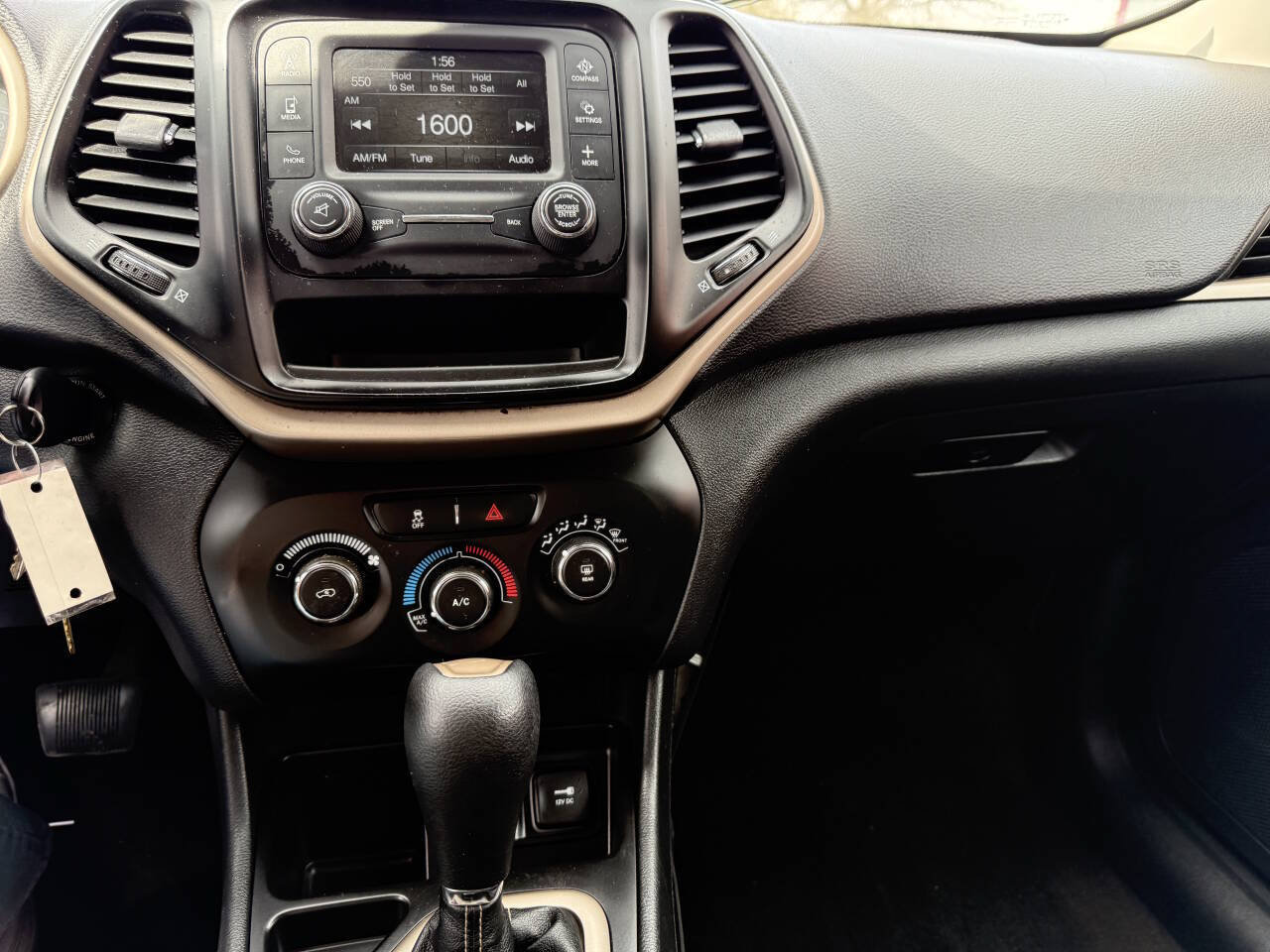 Used 2017 Jeep Cherokee Sport FWD image 13