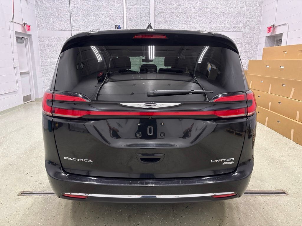 Used 2022 Chrysler Pacifica Limited AWD/4WD image 5