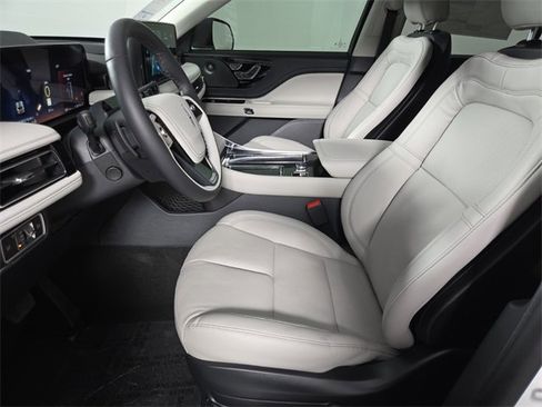New 2026 Lincoln Aviator Reserve image 13