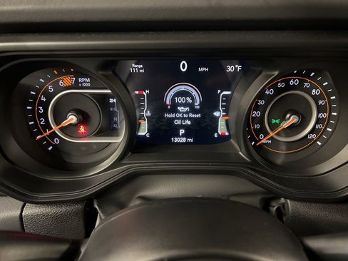 Used 2025 Jeep Wrangler Sahara image 23